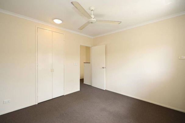 Nice Townhouse - Swimming Pool - Short walk to IGA - Photo 1
