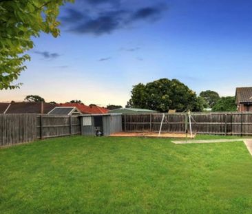 5 Rokeby Crescent, 3064, Craigieburn Vic - Photo 2