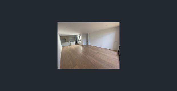 Modern Two-Storey Townhouse in a Prime Location - Photo 1