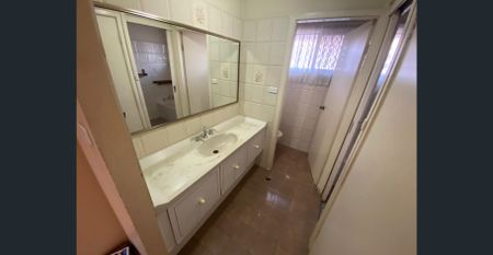 Large Family Home - Photo 5