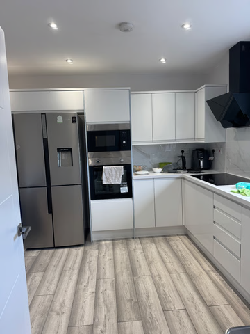 1 bedroom in a flat share to rent - Photo 3