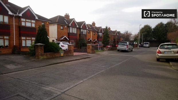 Room for rent in 4-bedroom apartment in Glasnevin, Dublin - Photo 1