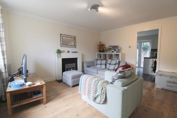 3 bedroom semi-detached house to rent - Photo 1