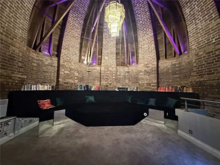 3 Bedroom Penthouse - Photo 4