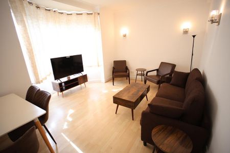 4 bedroom flat to rent - Photo 3