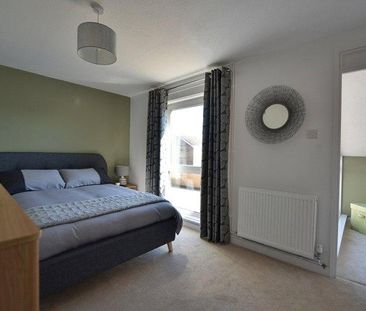 3 bedroom end of terrace house to rent - Photo 2