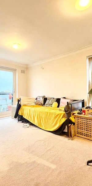 Peregrine Road, Sunbury-On-Thames Peregrine Road, Sunbury-On-Thames - Photo 1