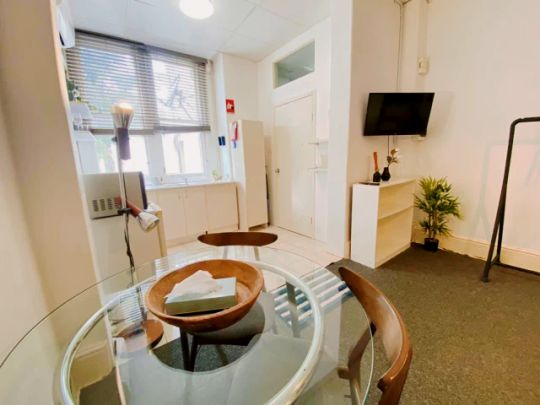 Snug studio in Darlinghurst - Photo 1