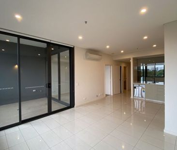 Superior 1-Bedroom | Room-Sized Study | Parking Included - Photo 2