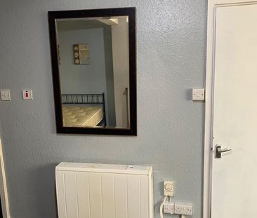 Studio Flat, Cambrian Terrace, LS11 - Photo 4