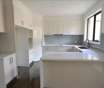 28 Lewton Road, Mount Waverley VIC 3149 - Townhouse For Rent | Domain - Photo 4