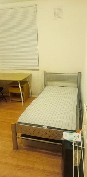 Room in a Shared Flat, London, NW3 - Photo 1