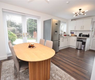 23, Holt Park Grange, Leeds, West Yorkshire, LS16 7RD - Photo 3