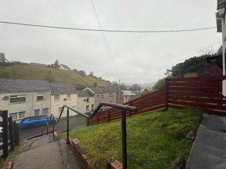 3 bedroom terraced house to rent - Photo 3