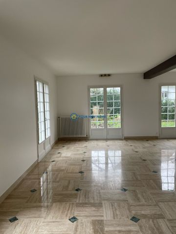 BELLLE VILLA A BOISSISE LE ROI -77310 - Photo 2