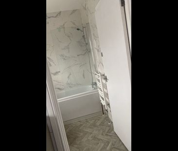 1 Bed Flat, Eastern Avenue, IG2 - Photo 3