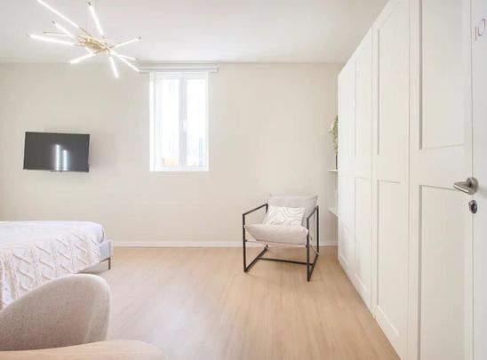 Largo Vitorino Damásio, Lisbon, Lisbon 1200-872 - Photo 1