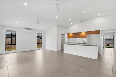 As New - Fully Tiled and Air Conditioned - Side Access - Photo 3