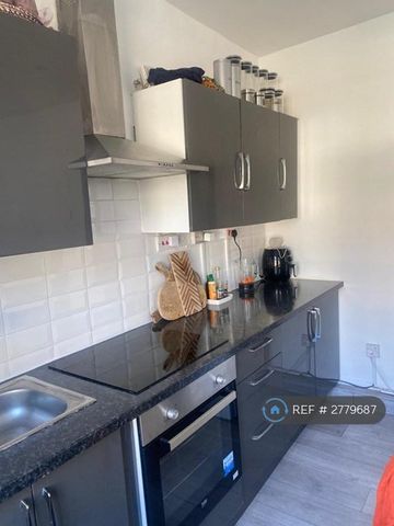 1 bedroom in a flat share to rent - Photo 5