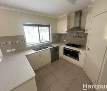 Three Bedroom House - Photo 3