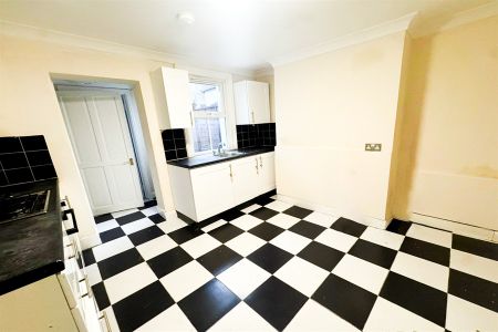 2 Bed Terraced House, Church Road, CR0 - Photo 4