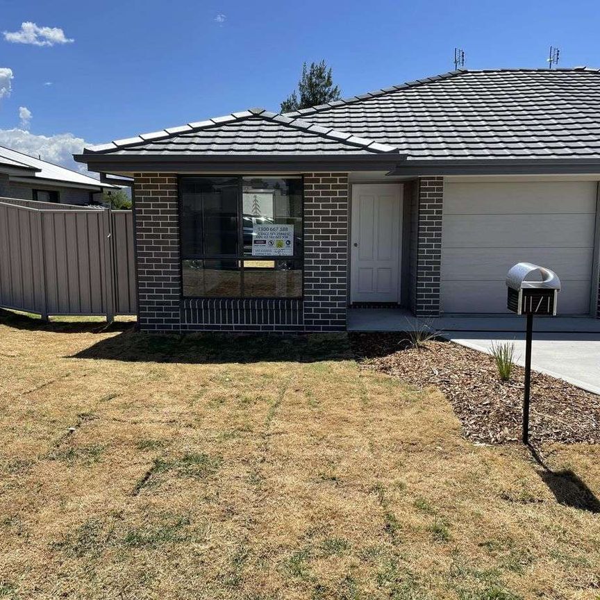 1/11 Mustang Close, Hillvue, NSW 2340 - Photo 1