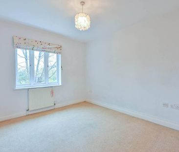 4 bedroom semi-detached house to rent - Photo 4