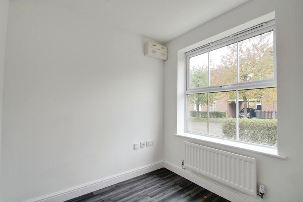 4 bed town house to rent in Parsons Road, Langley, SL3 - Photo 1