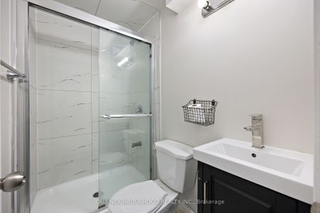 Detached Home For Lease | W8138330 - Photo 4