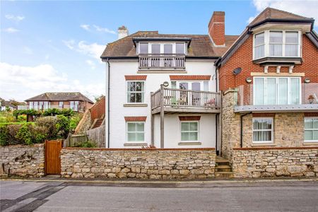 An opulent town house with stunning views of The River Hamble - Photo 2