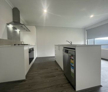 Three Bedroom Dual Living Property! - Photo 5