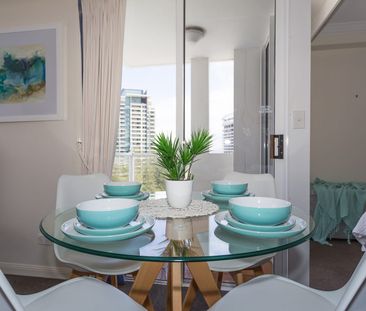Fully Furnished 8th Floor Corner Apartment - Photo 6