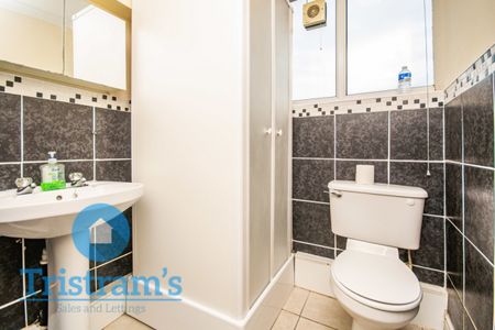 2 bed Flat for Rent - Photo 2