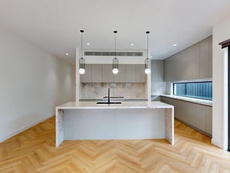 Refined Style - Photo 5