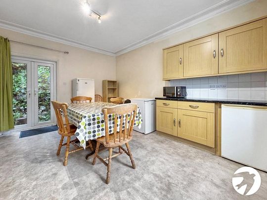 4 bedroom maisonette to rent - Photo 1