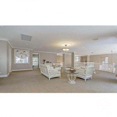 Waterfront house for rent - Photo 1