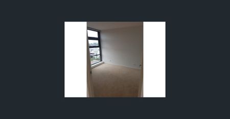 Stunning Two Bedroom Apartment with private courtyard! - Photo 2