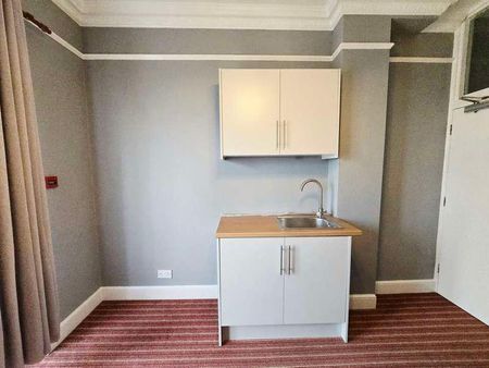 Bushey Grove Road Bushey, WD23 - Photo 4