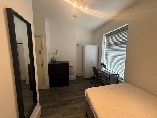 1 bedroom in a house share to rent - Photo 1