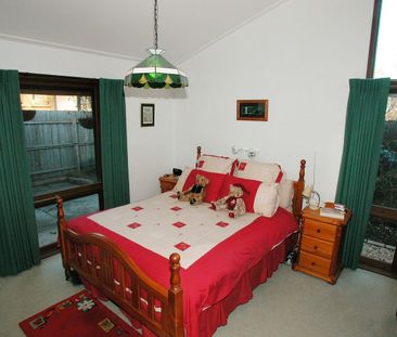 QUITE AND CONTEMPORARY LIVING - Photo 2