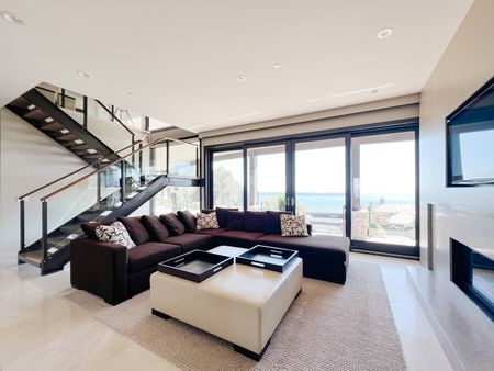 Lap of Luxury! - Photo 5