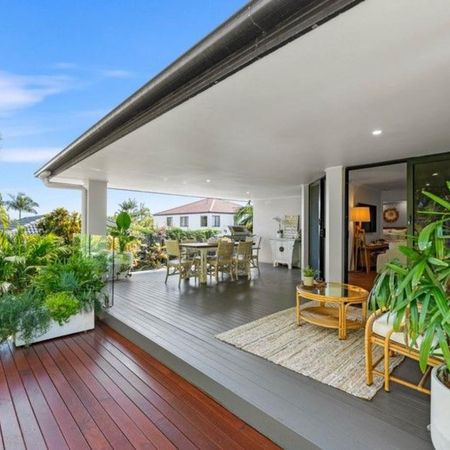 Stunning Home Burliegh Waters - Photo 5