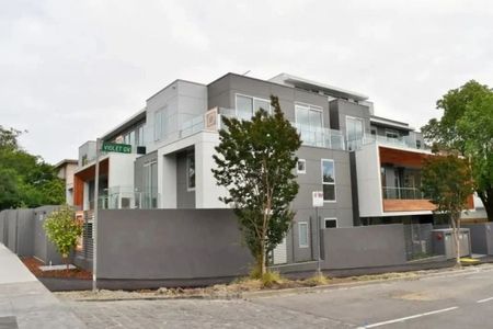 STUNNING CONTEMPORARY LIVING - Photo 5