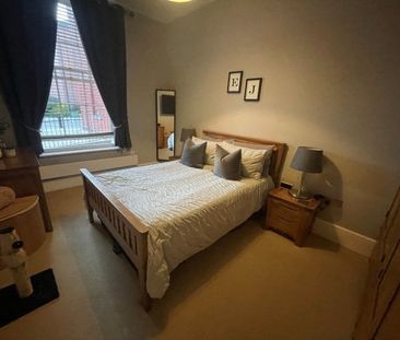 North Square, Knowle Village - Photo 2