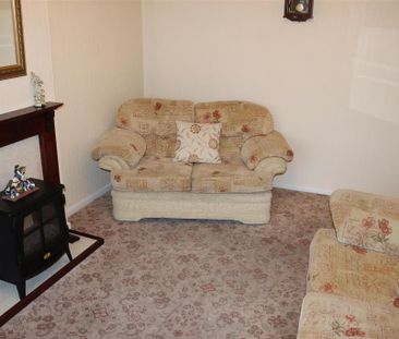 3 bedroom detached bungalow to rent - Photo 1