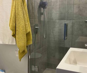 Beautiful, Light 3 Bedroom Home - Photo 3