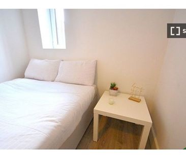 Room for rent in 4-bedroom apartment in Drimnagh, Dublin - Photo 4