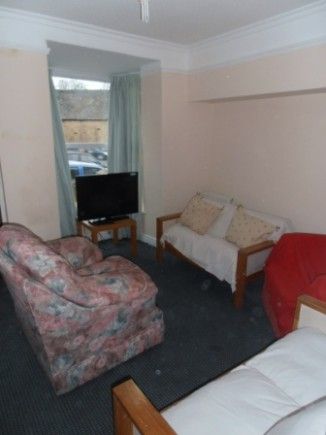 GREAT 3 BED STUDENT RENTAL - Photo 2