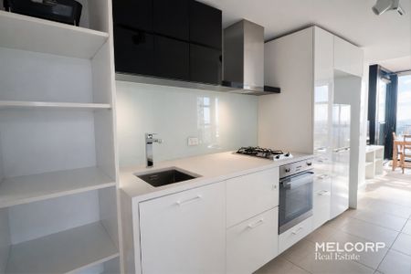 ONE BEDROOM WITH CITY VIEW - FURNISHED - Photo 4