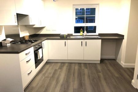 3 bedroom terraced house to rent - Photo 3